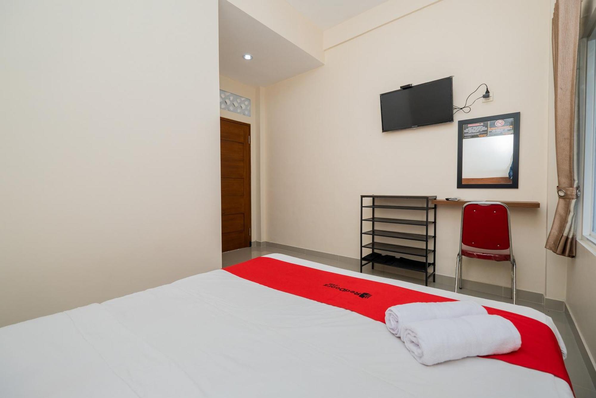 Reddoorz Syariah Near Batu Night Spectacular Hotel Malang Exterior photo