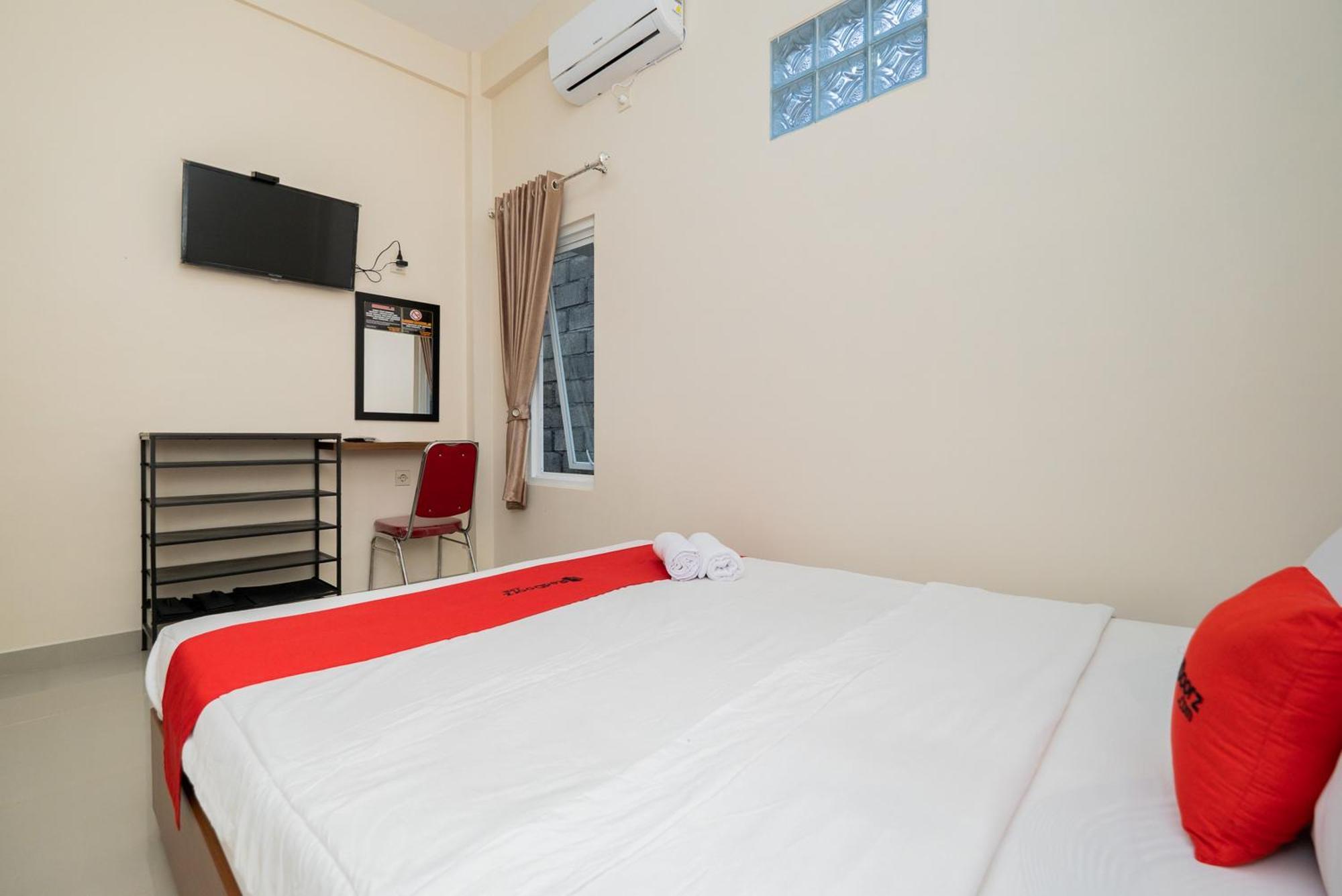 Reddoorz Syariah Near Batu Night Spectacular Hotel Malang Exterior photo